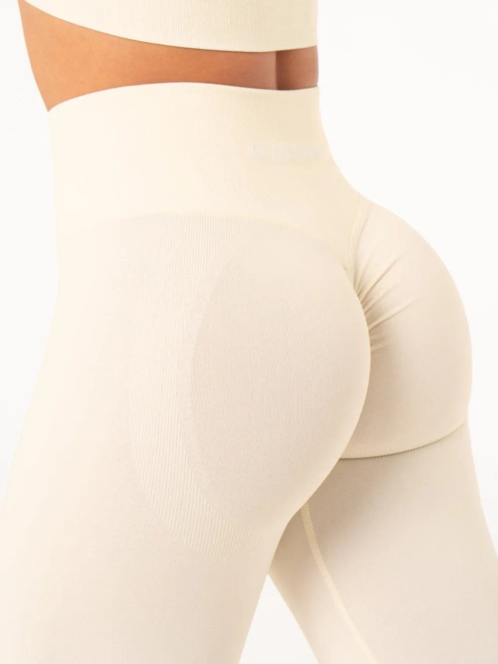 Women Ryderwear Womens Seamless|Invisible Scrunch | ift BB crunch eae egging