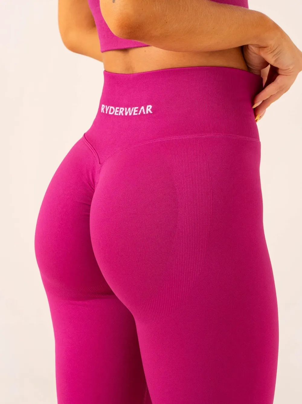 Women Ryderwear Womens Seamless|Invisible Scrunch | ift BB crunch eae egging